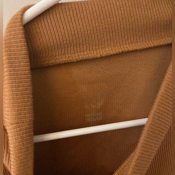 NWOT cropped tank 2x - Picture 2 of 2